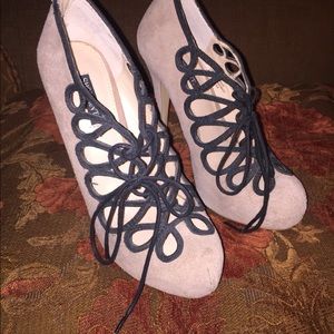 Gorgeous suede heels